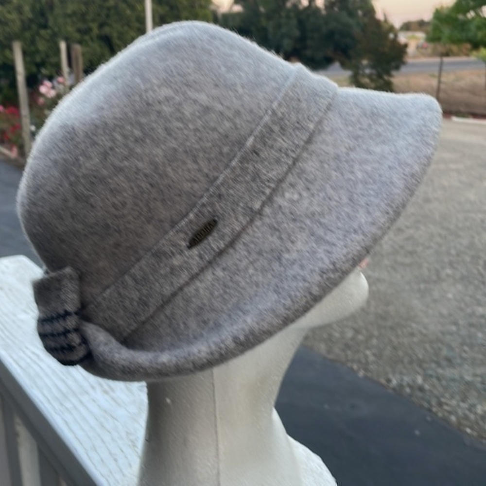 Women's Adora wool hat. Black with beige. Gently used